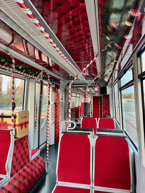 Weihnachtsbahn von innen.